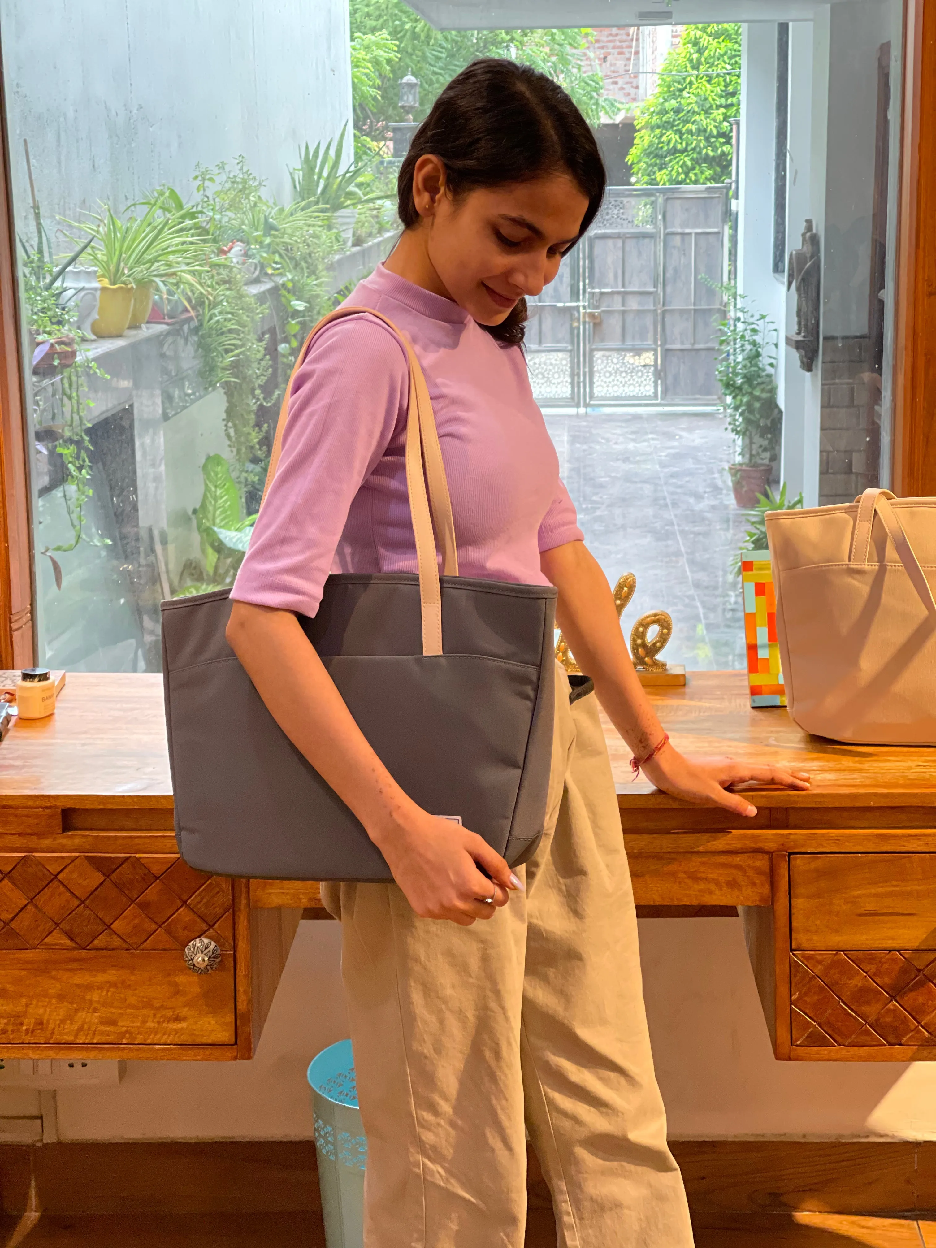 Catfat Ora Tote bag