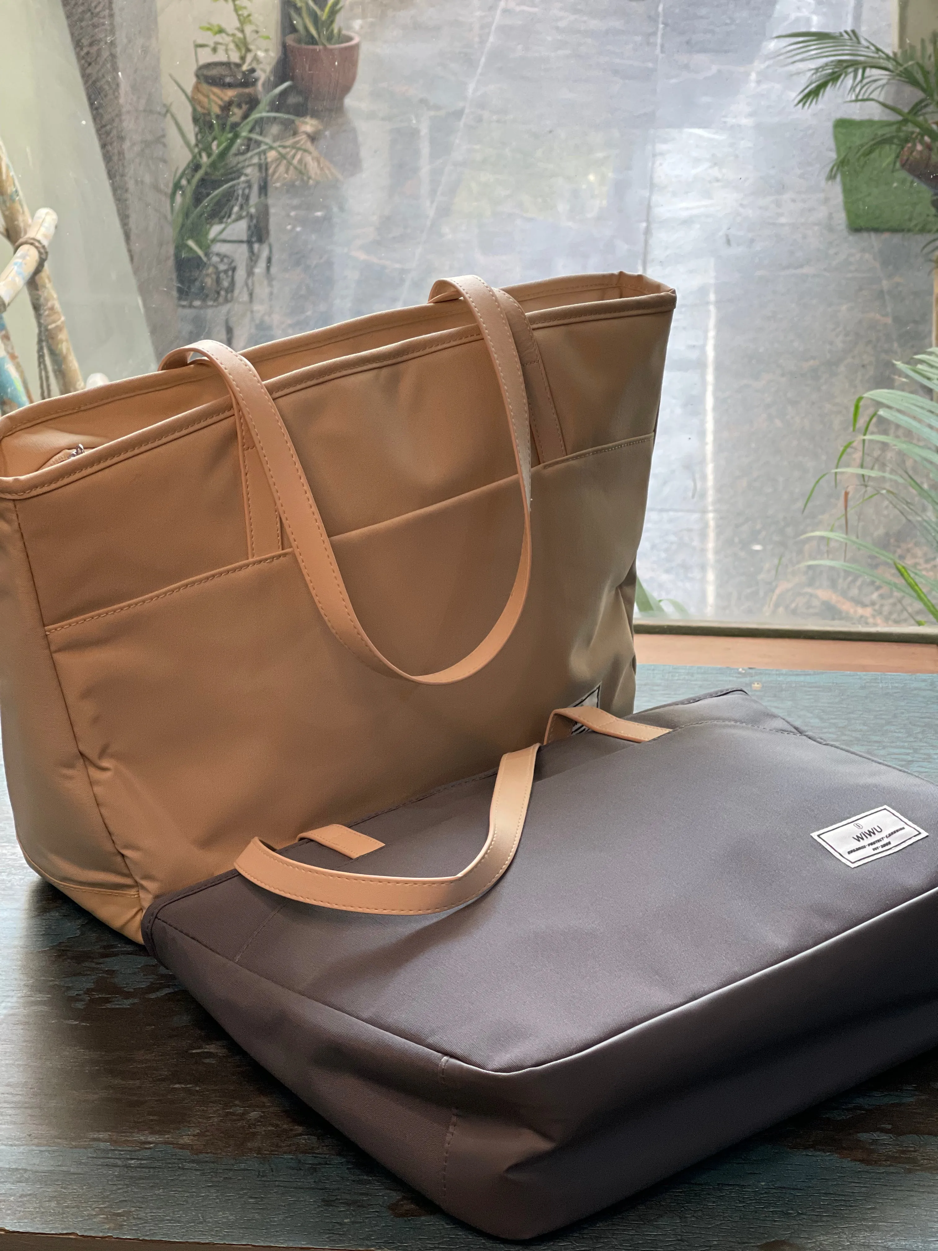 Catfat Ora Tote bag