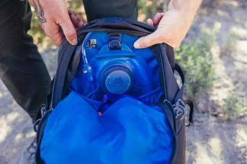 Gregory Kiro 24L Day Hiking Backpack, Cloud Control Hipbelt, Built-In Hydration Attachment and Sleeve (Reservoir Not Included), One Size Fits All, Alpine Black
