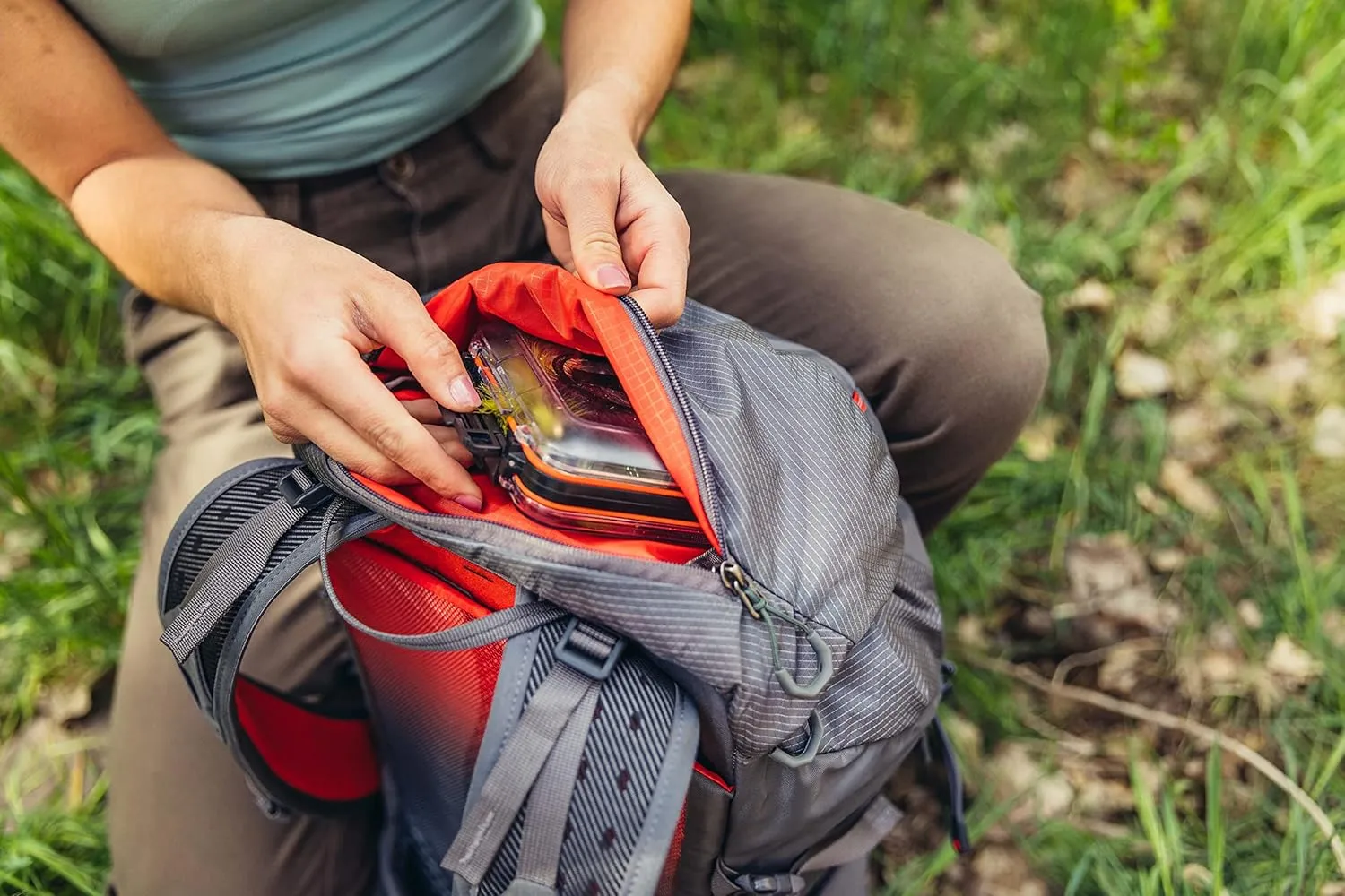 Gregory Maya 30L Women's Day Hiking Backpack, Ventilated Backpanel, Built-In Hydration Attachment for Water Bladder (Reservoir Not Included), One Size Fits All, Sunset Grey